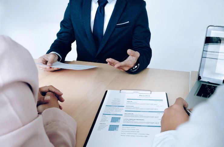 قوانین استخدام رسمی
